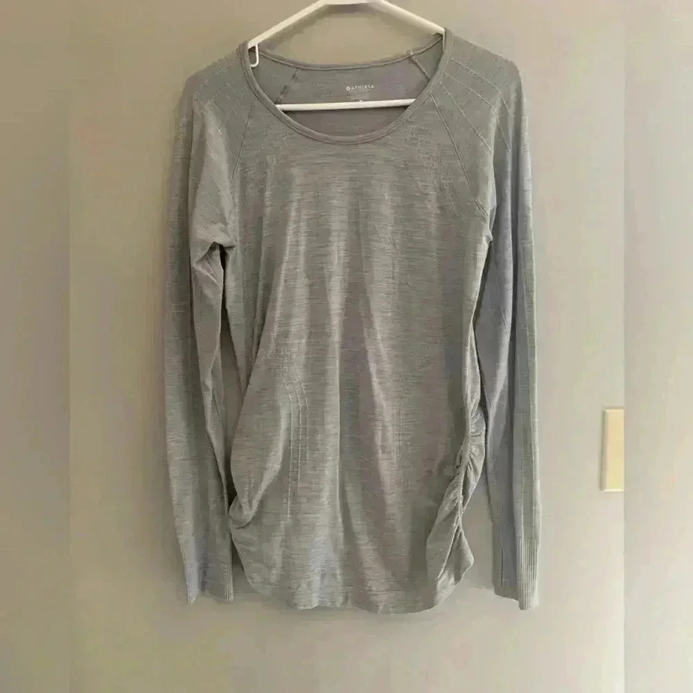 Woman’s Athleta Gray Long Sleeve Gathered Side Non-Slip Waistband Top Size M